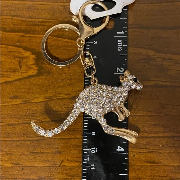 Cute Kangaroo Keychain - Picture 4 of 5